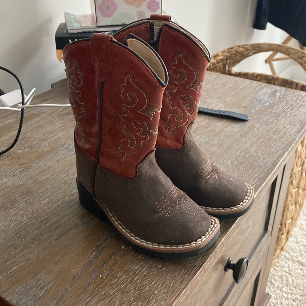 Size 5 1/2 Kids cowboy boots